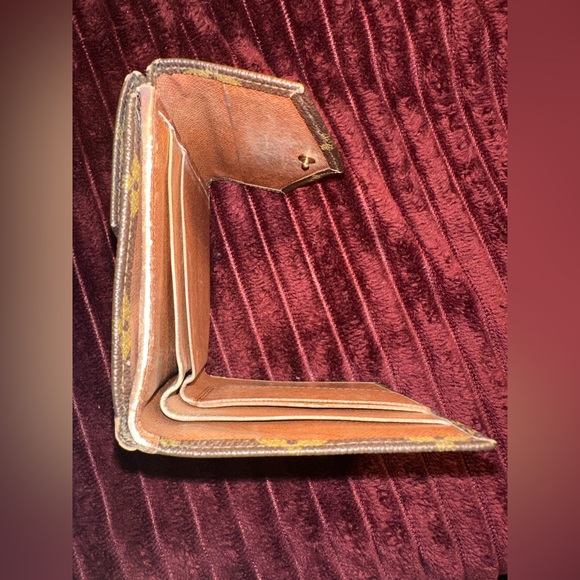 Louis Vuitton Monogram Elise Wallet - Picture 6 of 14